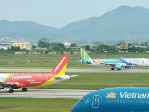 Vì sao các hãng bay đua nhau mời chào nhà đầu tư?