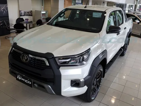 Toyota Hilux quay trở lại Việt Nam, sẽ chỉ có bản 2.8L được trang bị hệ dẫn động 4x4