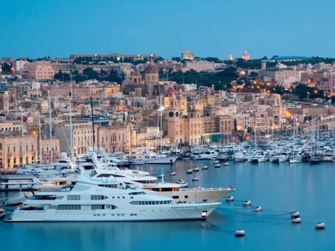 Vỡ mộng làm giàu, số người siêu giàu Mỹ ‘giành giật tấm vé vàng’ cuối cùng đến châu Âu tăng chưa từng có, lúc này nhiều tiền cũng khó mà mua