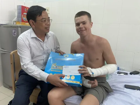2 du khách nước ngoài bị chó cắn bị thương ở Nha Trang