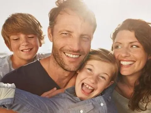 Bất ngờ với nghiên cứu 85 năm của Đại học Harvard: Quên tiền bạc danh vọng đi, đây mới là chìa khóa hạnh phúc số 1 trong đời