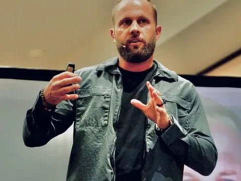 Chuyện anh chàng ở căn nhà tồi tàn đầy gián, bỏ học làm sales và đầu tư BĐS: Kiếm 23 tỷ đồng năm 26 tuổi, 36 tuổi nghỉ hưu, sở hữu 1.200 căn hộ