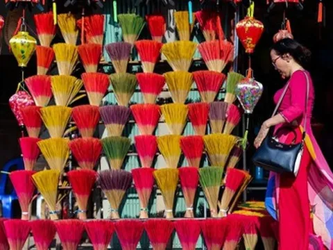 Làng hương Thủy Xuân "níu chân" du khách khi đến Huế