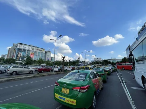 Đề xuất gia hạn bãi đệm cho taxi tại sân bay Tân Sơn Nhất