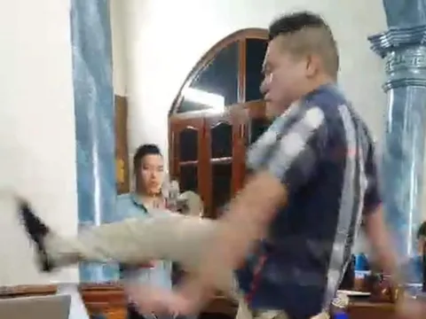 Xác minh clip người đàn ông nhổ bọt, "tung cước" vào mặt nữ trưởng phòng công chứng