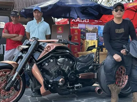 Đại gia Hoàng Kim Khánh độ xe khủng được vợ tặng sinh nhật: Biến thành ‘quái thú’ 3 bánh, thắng 8 triệu tại sự kiện cho gần 3.000 dân chơi mô tô