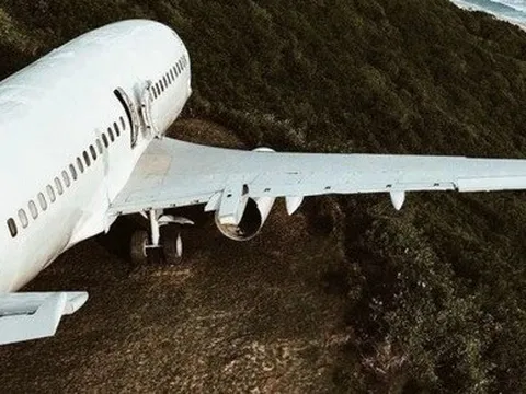 Máy bay "hết đát" được tân trang thành biệt thự tựa vách núi, giá thuê 170 triệu đồng/ngày nhưng nhìn thôi đã mê