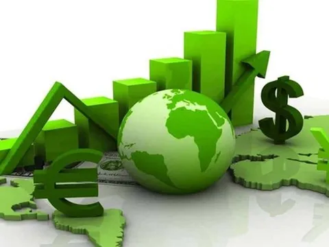 Đầu tư công tăng 36,9%; xuất siêu 2,3 tỷ USD; khách quốc tế tăng 31,6 lần