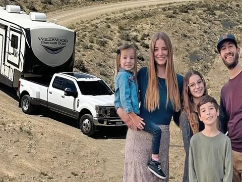 Bán hết nhà cửa, cặp vợ chồng mua motorhome 37m2 rồi cải tạo thành ngôi nhà mơ ước: Chỉ mất 13.500 USD để tu sửa nhưng giúp tiết kiệm 2.000 USD/tháng