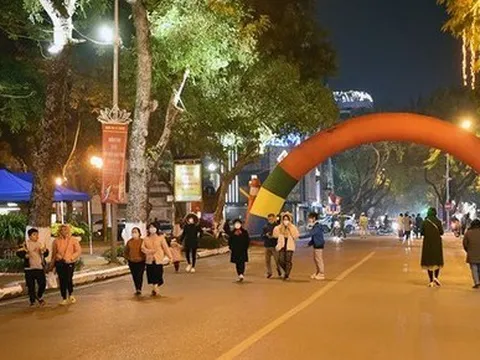 Hà Nội đẩy mạnh du lịch đêm, làm mới không gian đi bộ hồ Hoàn Kiếm