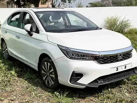 Honda City 2023 lần đầu lộ diện ngoài đời thực: Có cửa sổ trời, màn hình to sau vô-lăng, về Việt Nam sẽ làm khó Vios