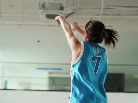 Trung tâm đào tạo bóng rổ của con trai sắp phá sản, người bố “mạnh tay” chi luôn 34 tỷ mua lại: Cách đầu tư sinh lời của người có tiền rất khác biệt!