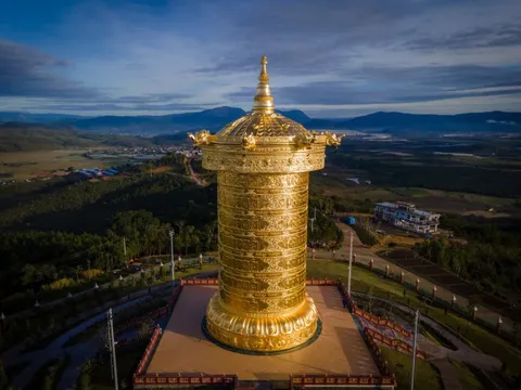 Khánh thành đại bảo tháp dát vàng lớn nhất thế giới ở Lâm Đồng