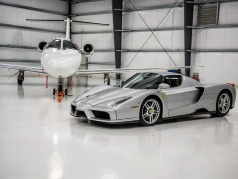 Rao bán Ferrari Enzo đời 2003 chưa qua đăng ký