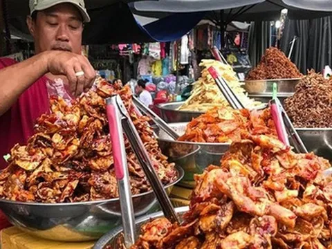 Đi Nha Trang tham gia Lễ hội Tháp Bà lớn nhất năm thì mua gì về làm quà?