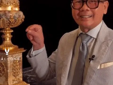 'Ông hoàng xa xỉ' Thái Công và những món đồ 'gây sốc': Dụng cụ ăn trứng vịt lộn 50 triệu, cây cọ bồn cầu 8 triệu, đèn bàn decor gần 1 tỷ