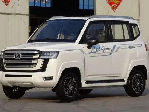 Xe Trung Quốc 'nhái' Toyota Land Cruiser LC300