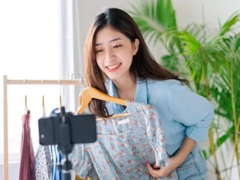 Tại sao "người người, nhà nhà" đổ xô livestream bán hàng trên mạng?