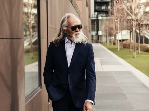 Cụ ông 73 tuổi với vẻ ngoài 40: Ăn kiêng suốt 20 năm và treo ngược người mỗi ngày