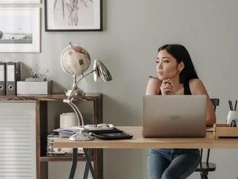 Giám đốc nghỉ việc hơn 4,7 tỷ đồng/ năm để đi dọn dẹp - tại sao mọi người đang từ bỏ văn phòng?