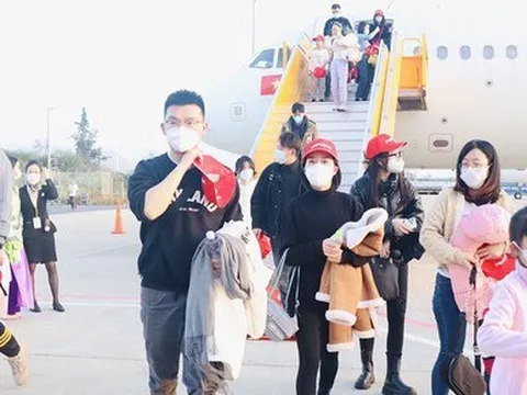 Bắt đầu đón tour du lịch Trung Quốc, doanh nghiệp Việt vẫn 'nửa mừng nửa lo'