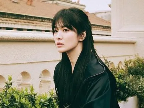 Những hình ảnh chưa tiết lộ của Song Hye Kyo tại show diễn Fendi, nhan sắc tuổi ngoài 40 khiến ai cũng bất ngờ