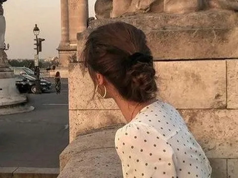 Tỷ phú chi 10,3 tỷ/năm thuê đoàn tùy tùng 12 người cùng con gái du học