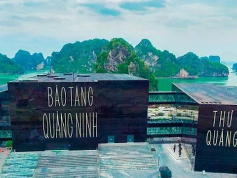 Có gì bên trong “viên ngọc đen” bên bờ vịnh Hạ Long?