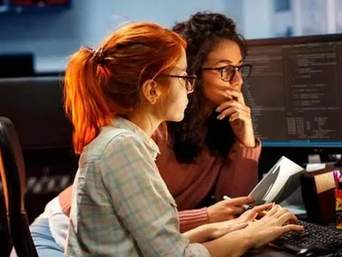 Nghiên cứu: Phụ nữ độc thân giàu hơn, có khả năng sở hữu nhà cao hơn đàn ông độc thân