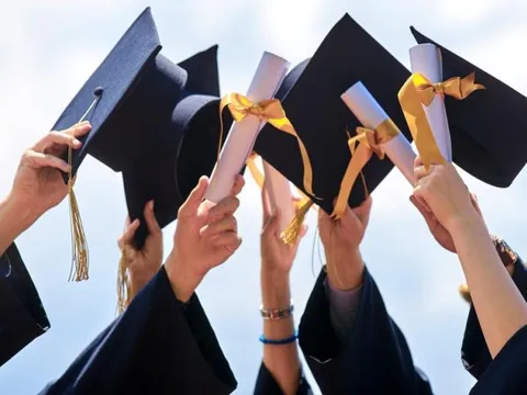 Chàng trai kiếm được hơn 3,5 tỷ trong 4 năm đại học, năm đầu bán thức ăn vặt, tới năm 3 mở luôn cả công ty: Ý tưởng kiếm tiền luôn có, chỉ cần chịu khó ‘động não’!