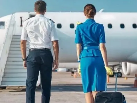 Những điều ít biết đằng sau cuộc sống hào nhoáng của tiếp viên hàng không