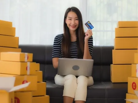 Khởi nghiệp online, ngồi nhà kiếm hơn nửa tỷ đồng/3 tháng, cô gái giác ngộ: Tiêu tiền mình tự làm ra bao giờ cũng hơn!