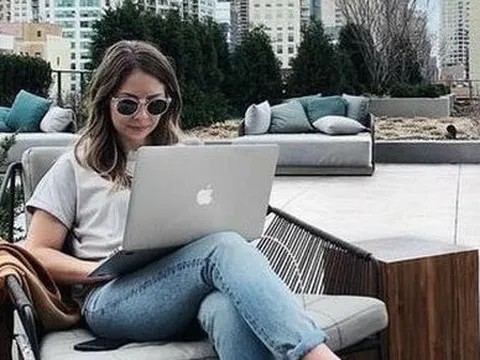 Bán hàng online tưởng dễ ăn nhưng không: Tư vấn cả trăm khách vẫn không ra đơn, gần như không được nghỉ vì sợ mất khách