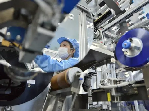Tăng trưởng nhờ dịch vụ và FDI chất lượng cao