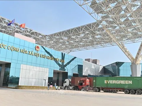 Cửa khẩu Quốc tế Móng Cái – cửa ngõ thông quan hàng nông, thủy sản Việt Nam