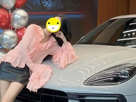 Bà chủ shop ở Hà Nội "tậu" chiếc Porsche thứ 2 trong vòng một năm, choáng với lý do chi ra cả chục tỷ