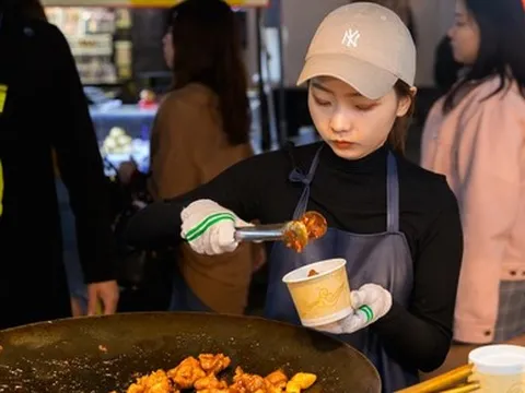 Bỏ việc đi bán hàng rong để khỏi cần chấm công, thu nhập cao hơn lương văn phòng