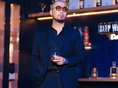 Chuyên gia review những thú chơi 'độc, lạ, đắt' của giới thượng lưu, chủ kênh Nhà To kiếm được bao nhiêu tiền/tháng?