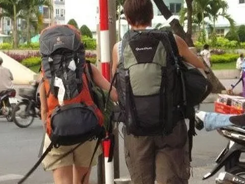 Du lịch Việt Nam đau đầu giải bài toán khách quốc tế: Chọn "Tây ba lô" hay du khách sang chảnh?