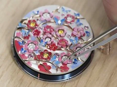 Cận cảnh quy trình tạo ra chiếc đồng hồ xa xỉ “không có số”, trị giá 7 tỷ đồng: Đắt từ trong ra ngoài, xứng đáng đồng tiền bát gạo