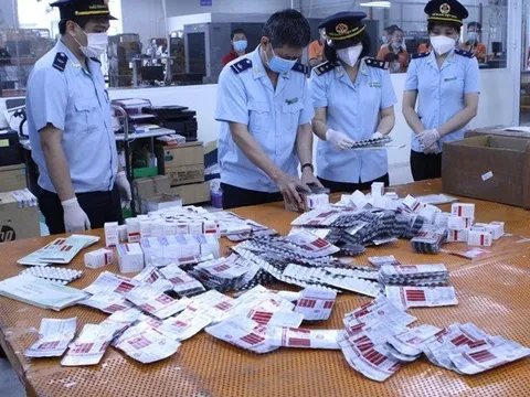 Kỷ luật người đứng đầu khi để nhân viên hàng không buôn lậu
