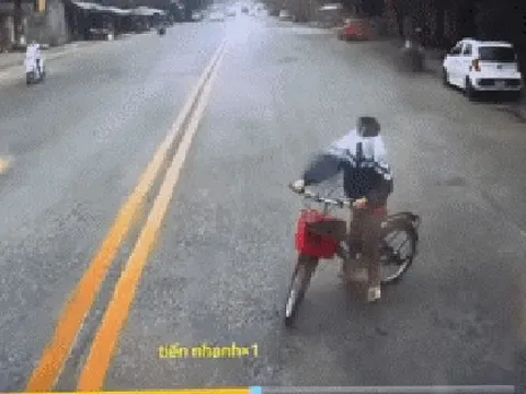 Màn 'ú òa' của cậu bé trước mũi ô tô làm tài xế giật mình, đoạn kết khiến nhiều người lắc đầu
