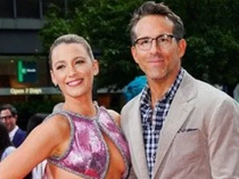 Vợ chồng tài tử Deadpool giàu choáng ngợp: Kiếm được 300 triệu USD sau thương vụ bạc tỷ, sở hữu toàn BĐS 'khủng' lẫn siêu xe cực hiếm