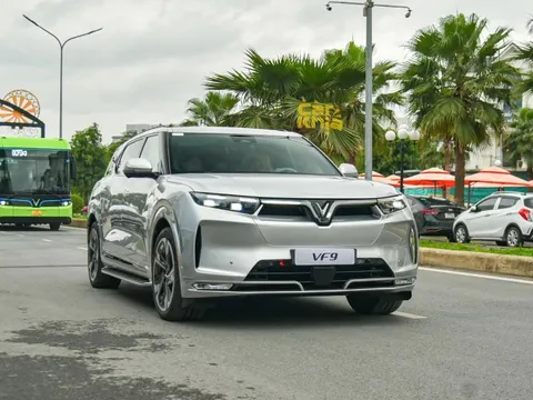 Loạt chủ xe VinFast VF 9 đầu tiên thế giới: ‘Giá rẻ mà sướng hơn xe sang, dùng song song với xe Chủ tịch’