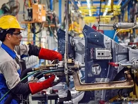 Thiếu đơn hàng, sản xuất công nghiệp sụt giảm