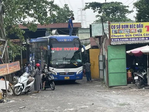Bộ GTVT thống nhất nhiều giải pháp trị “xe dù bến cóc” của TP HCM
