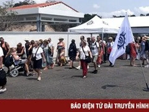 Hơn 1.000 du khách từ siêu tàu du lịch tham quan Nha Trang