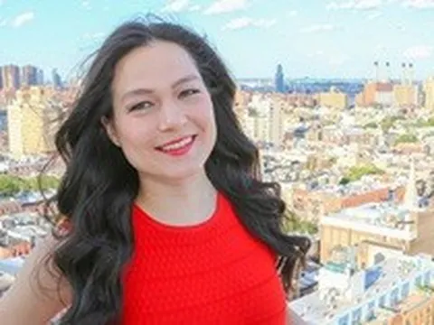 Tính cách hướng nội nhưng cô gái vẫn kiếm được 47 tỷ/năm nhờ phát huy 3 điểm: Mặc đồ sáng màu vừa gây sự chú ý, vừa ‘giả’ hướng ngoại khi cần thiết!