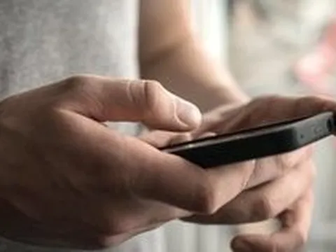 Cách cầm điện thoại của một người cũng có thể dự đoán được tương lai: Giàu hay nghèo nhìn lướt là biết ngay!