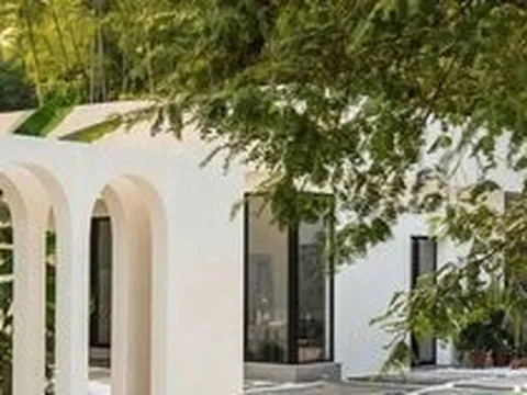 Quá mệt mỏi nên về quê xây lâu đài 3.000m2: Không gian choáng ngợp, cuộc sống như tiên nữ